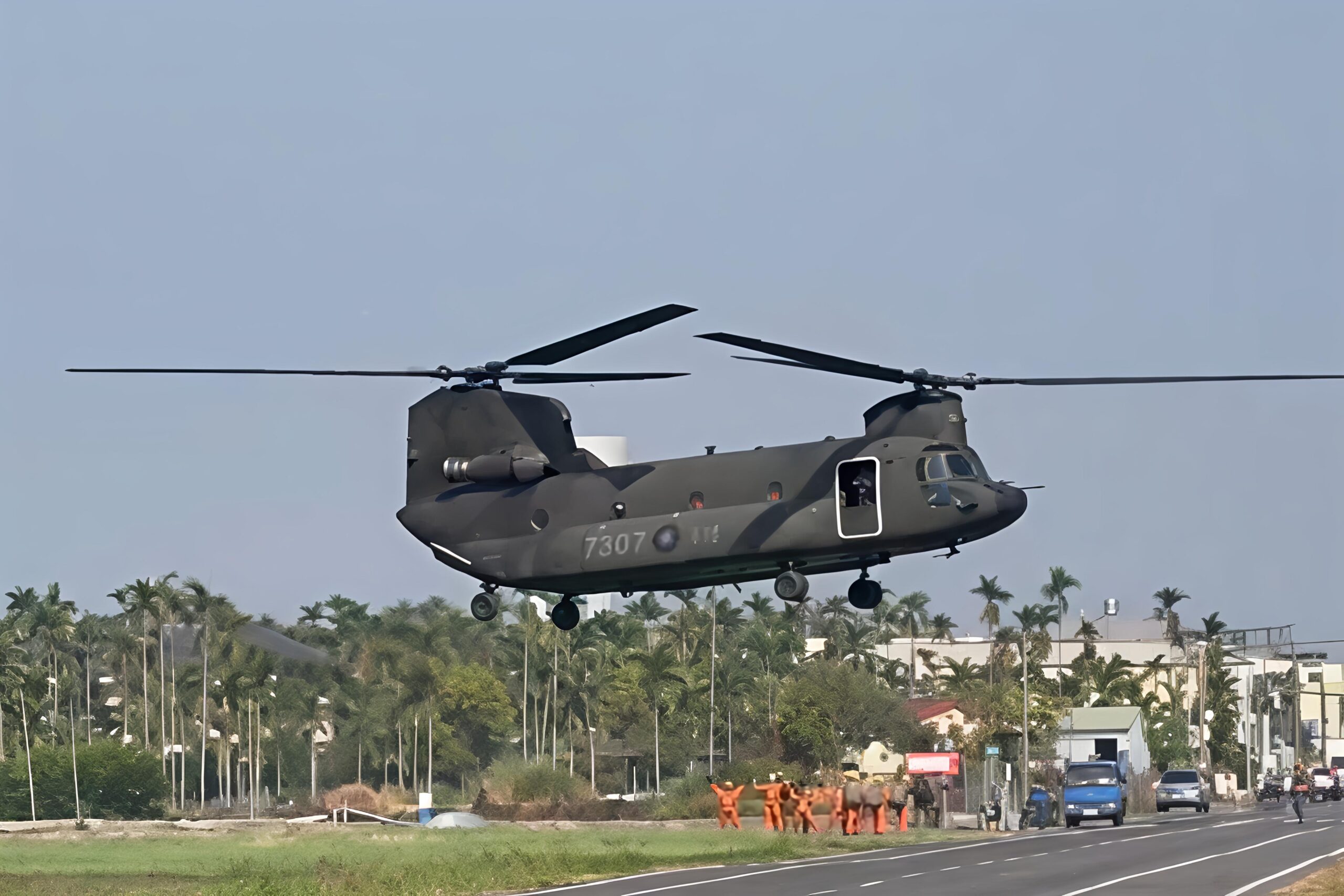 影／陸航空降中心高空滲透跳傘 展現精準戰力