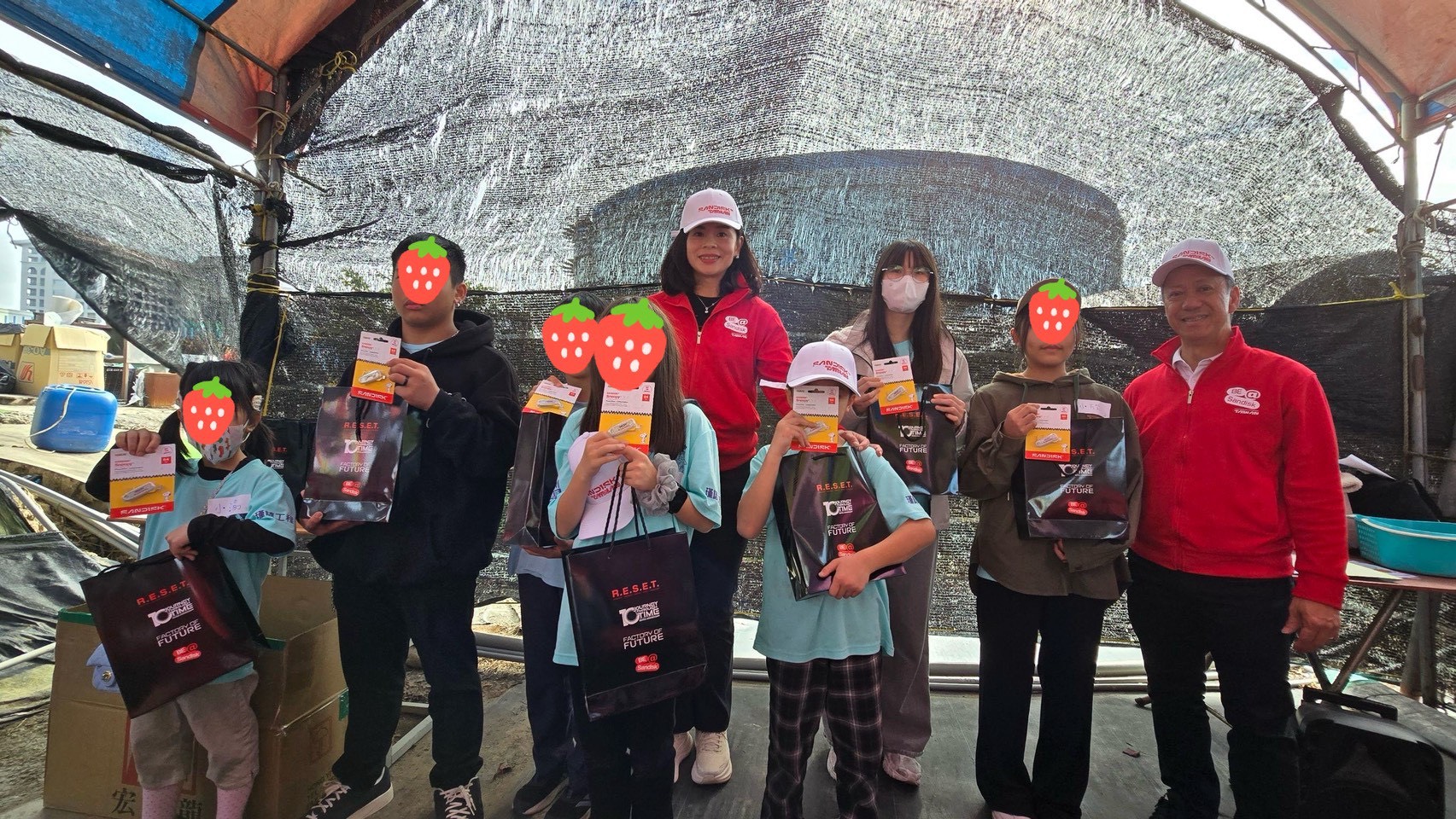 Sandisk 攜手「等家寶寶社會福利協會」舉辦公益採收活動 以行動傳遞弱勢兒童關懷 Sandisk 攜手「等家寶寶社會福利協會」舉辦公益採收活動 以行動傳遞弱勢兒童關懷