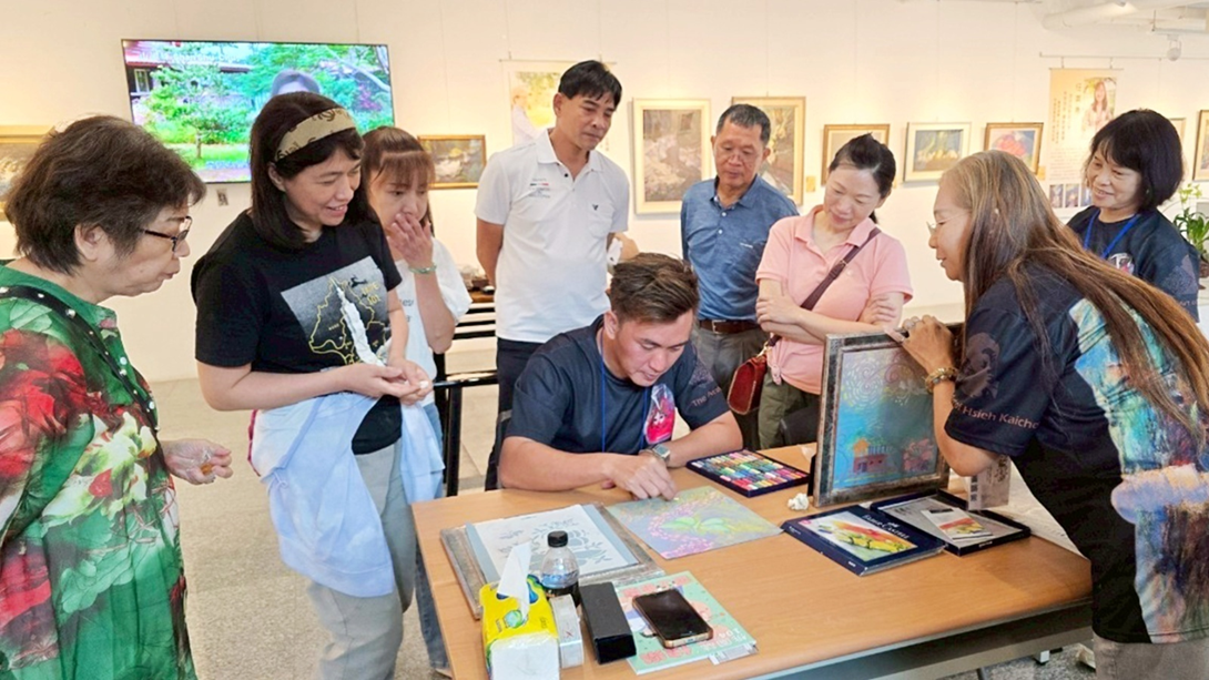 粉彩大爆發! 七色多彩綻放「捨得」藝展共創驚喜!