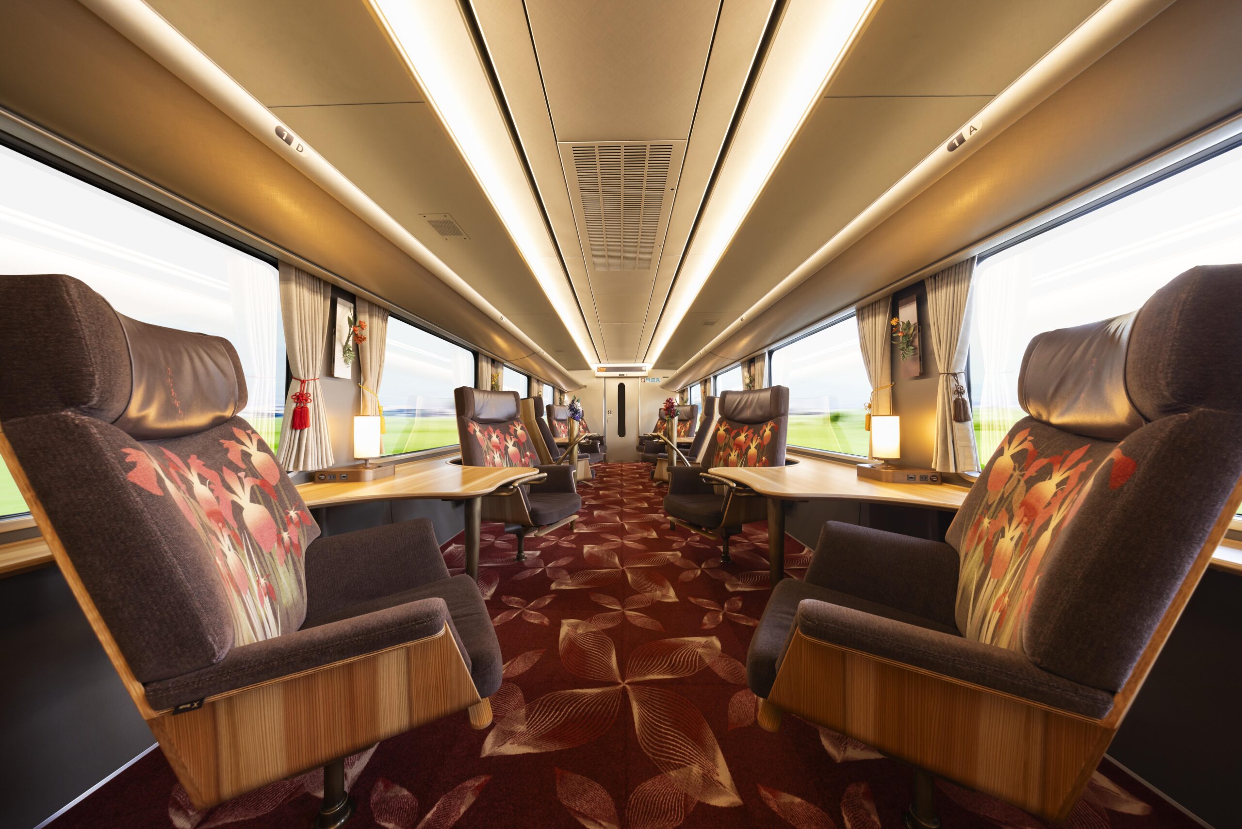 JR西日本觀光列車「Hana Akari」2026新路線解鎖！串聯廣島、宮島、岩國，展開春季限定的奢華鐵道漫旅