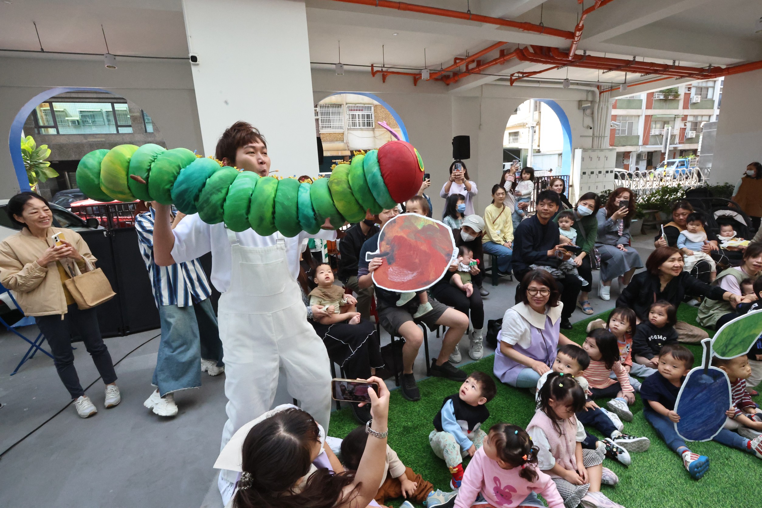 莉莉貝莊園攜手毛毛蟲秀 藝術走入幼托