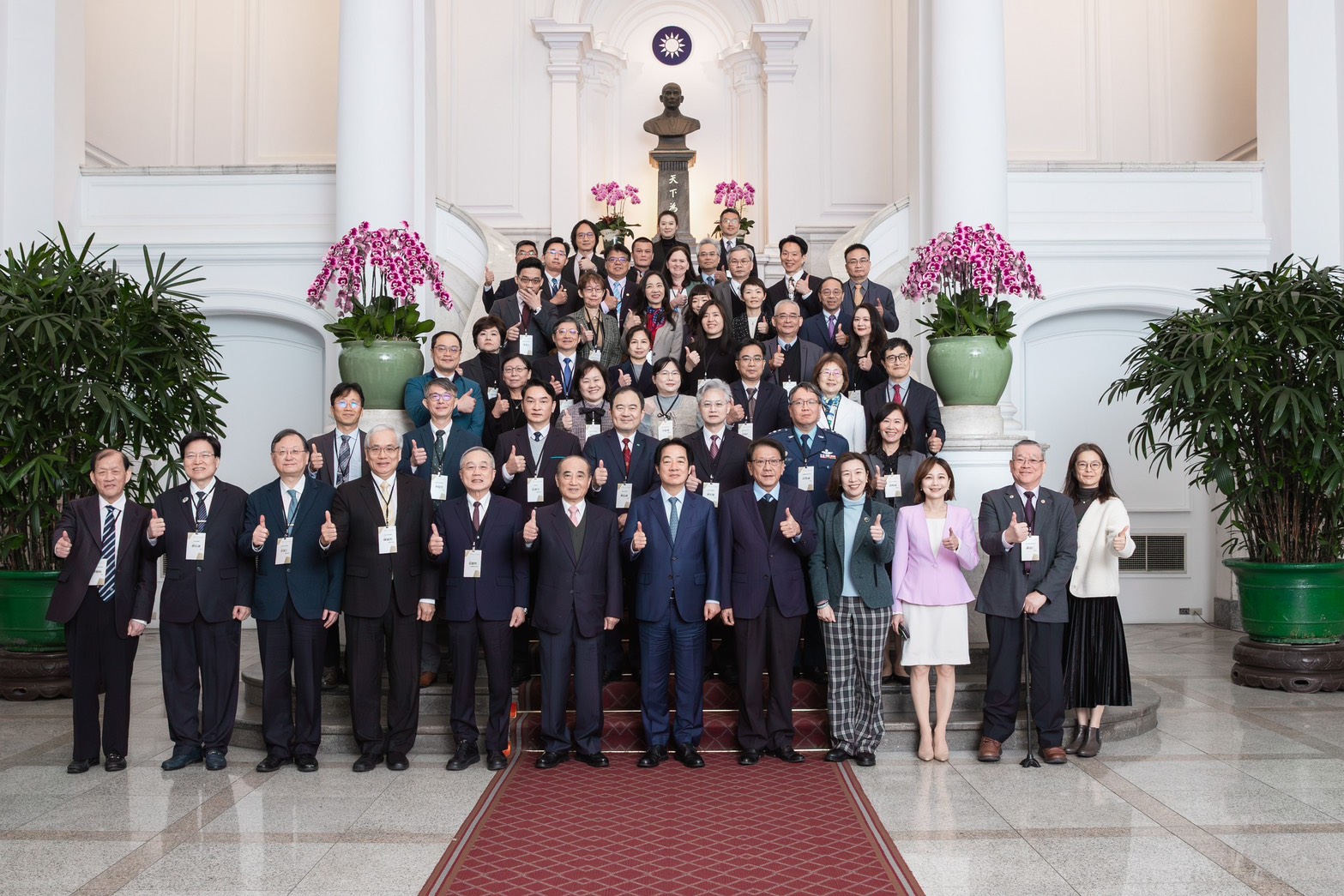 屏東生技登上總統府 小花蔓澤蘭變黃金原料