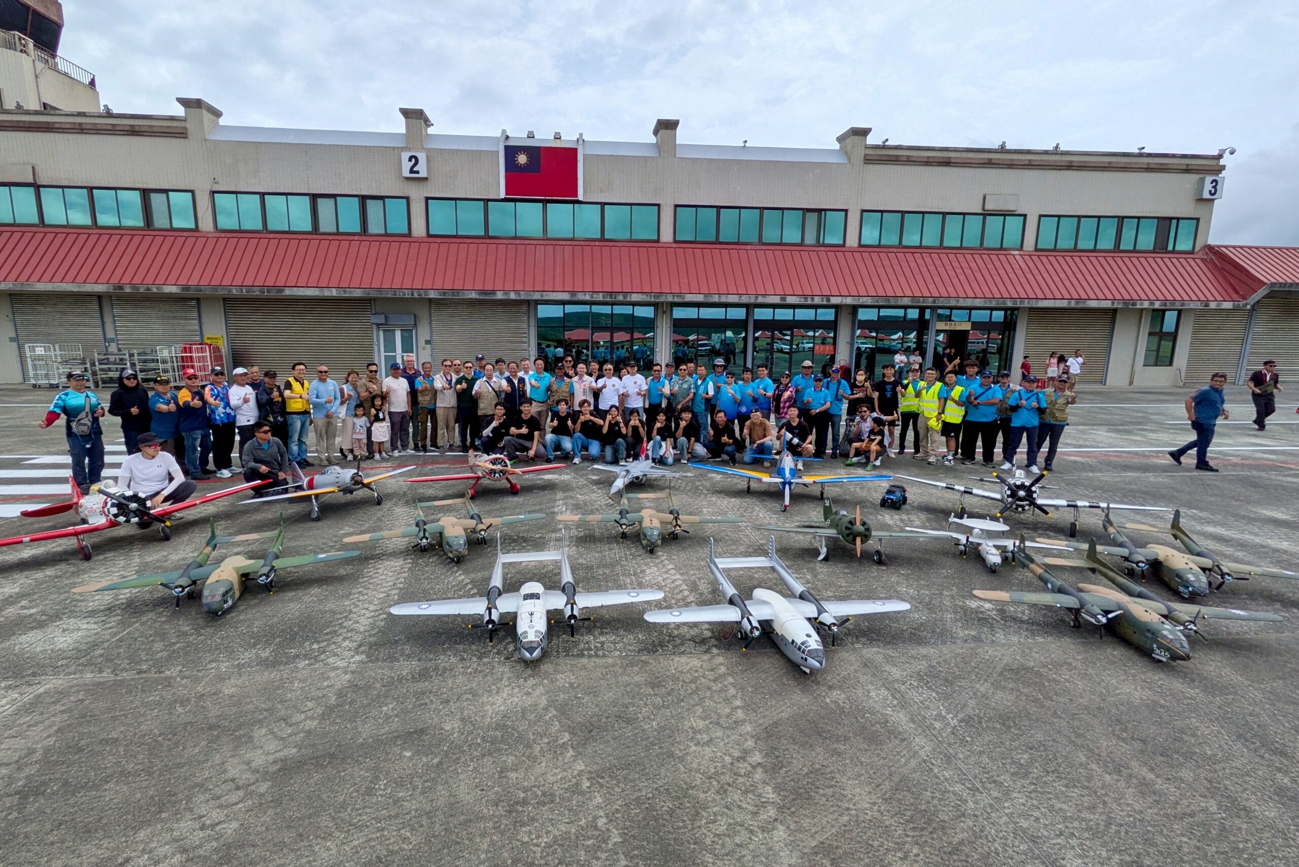 天空超震撼！全國航模無人機大會師恆春登場