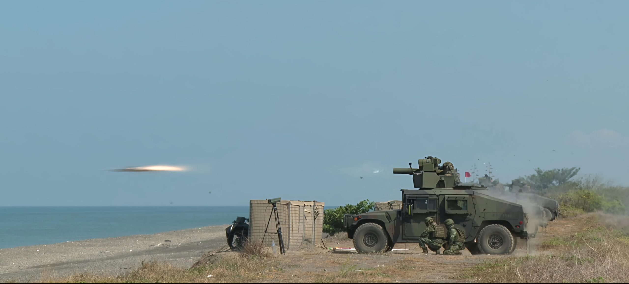 影/第四作戰區多型武器實彈射擊 飛彈命中、重砲齊射驗證聯合作戰戰力