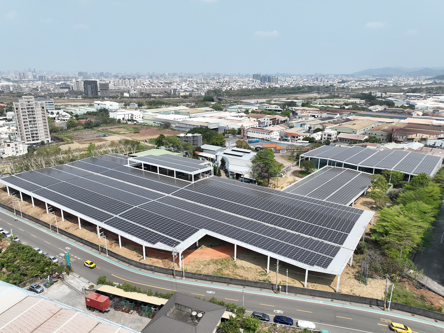 葡電新能源啟用全台最大「風雨球場」太陽能光電系統 深化綠能布局