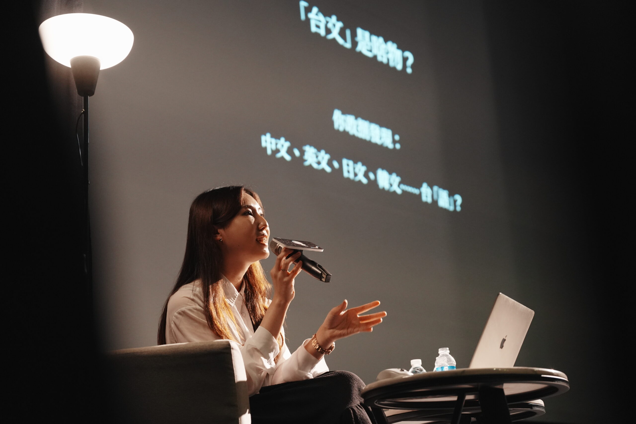 圖書館不打烊!南市圖首度挑戰24小時不休館 近200位市民「閱讀免睡店」一路讀到天亮 - 台北郵報 | The Taipei Post 圖書館不打烊!南市圖首度挑戰24小時不休館 近200位市民「閱讀免睡店」一路讀到天亮 - 台北郵報 | The Taipei Post