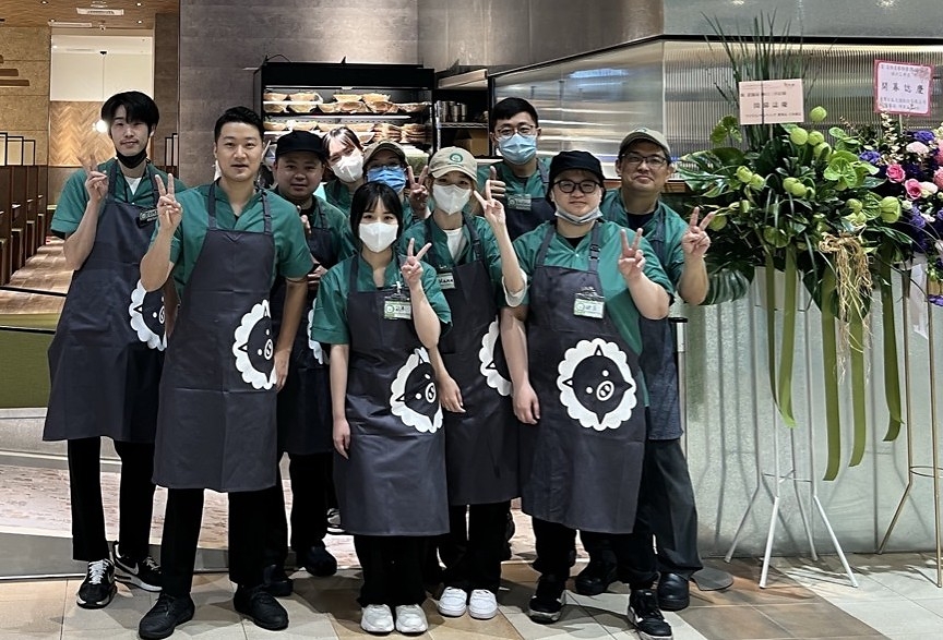餐飲缺工催生AI新應用　彩豚屋導入「AI員工」接手訂位電話